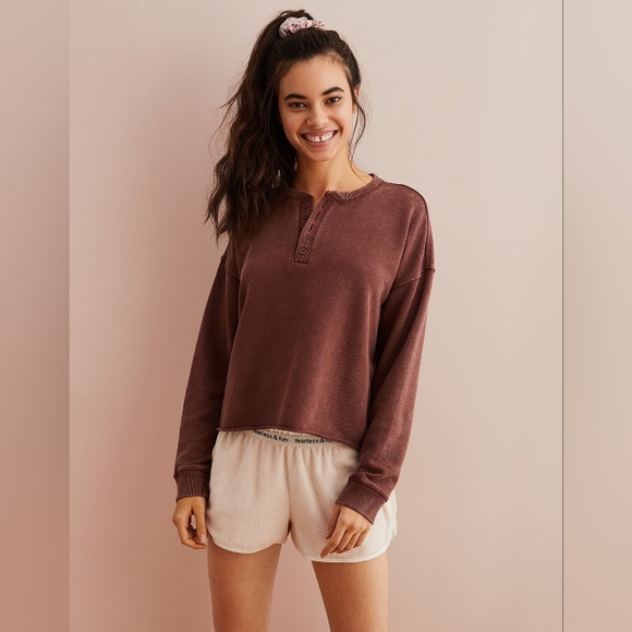 NWoT Aerie Fleece Cropped Henley Neck Sweatshirt in 'Maroon' - Picture 3 of 7